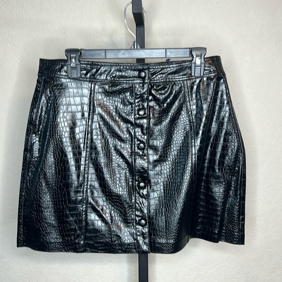 397 - Blank NYC NWT Black Faux Leather Mini Croc Skirt Size 31